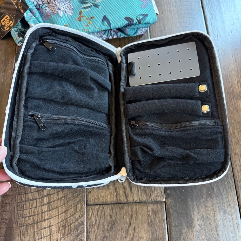 Bang & Carsen Travel Organizer Set Floral Toiletry Bag & Polka Dot Jewelry Case - Picture 3 of 6